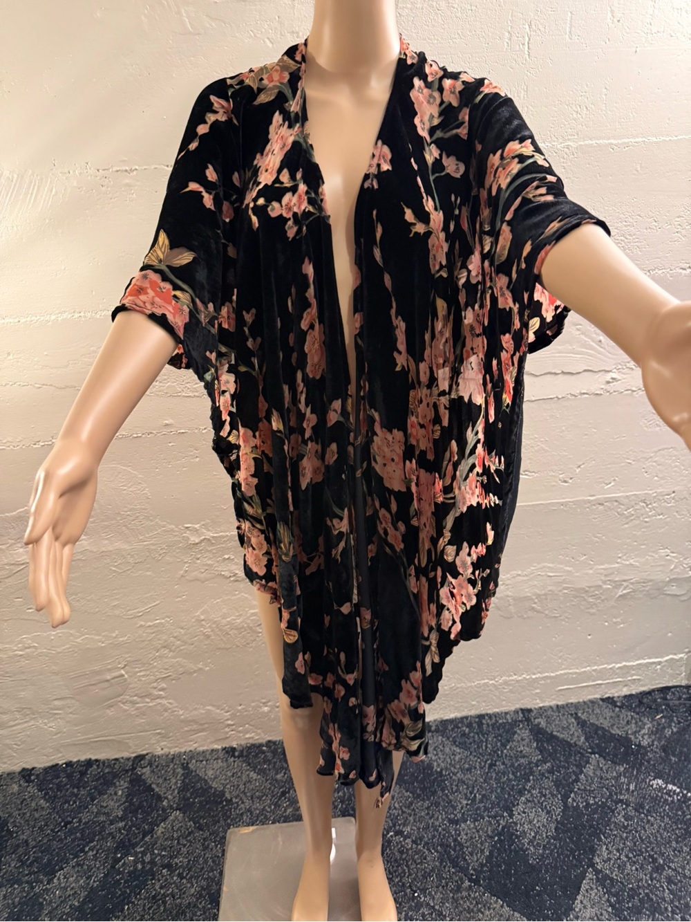 Cejon Black Floral Velvet Kimono Cover-Up/Shoulder Wrap